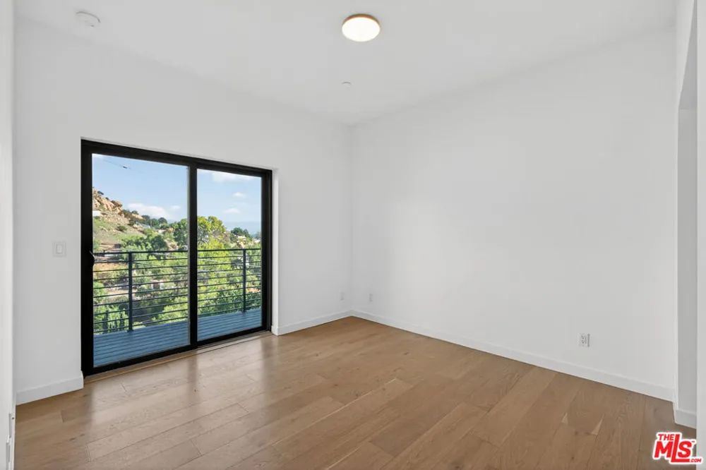 8366 Hillcroft Drive West Hills, CA 91304
