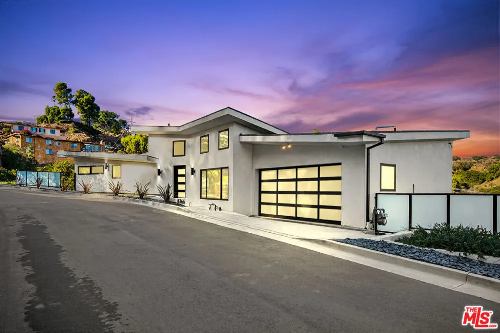 8366 Hillcroft Drive West Hills, CA 91304