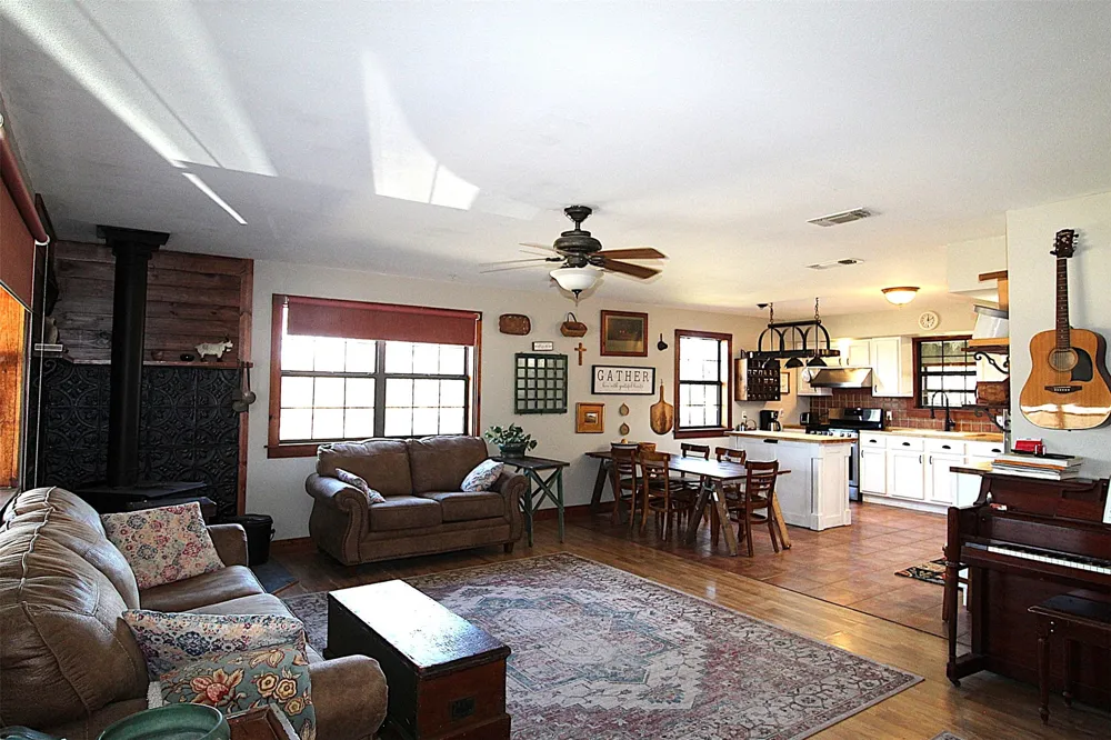 4776 NE County Road 2120 Road Talco, TX 75487