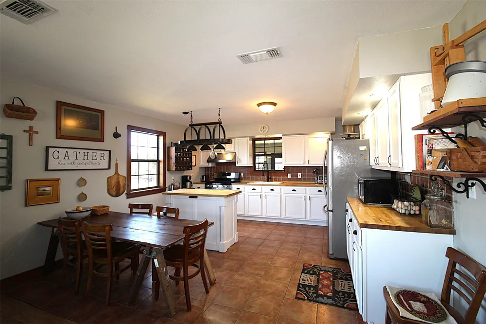 4776 NE County Road 2120 Road Talco, TX 75487
