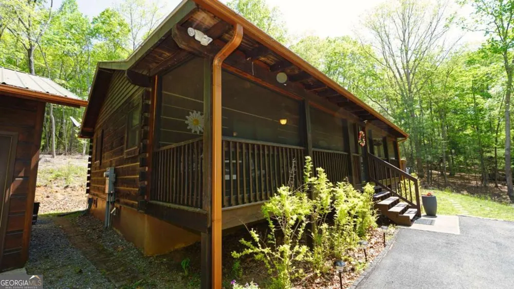 210 Shade Tree LN Mineral Bluff, GA 30559