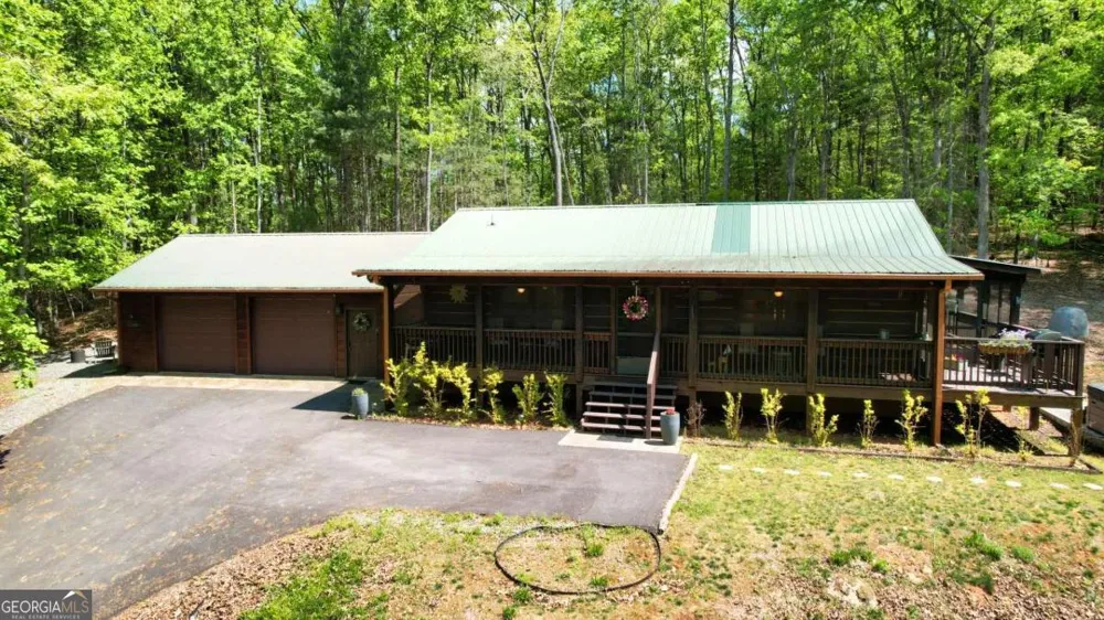 210 Shade Tree LN Mineral Bluff, GA 30559