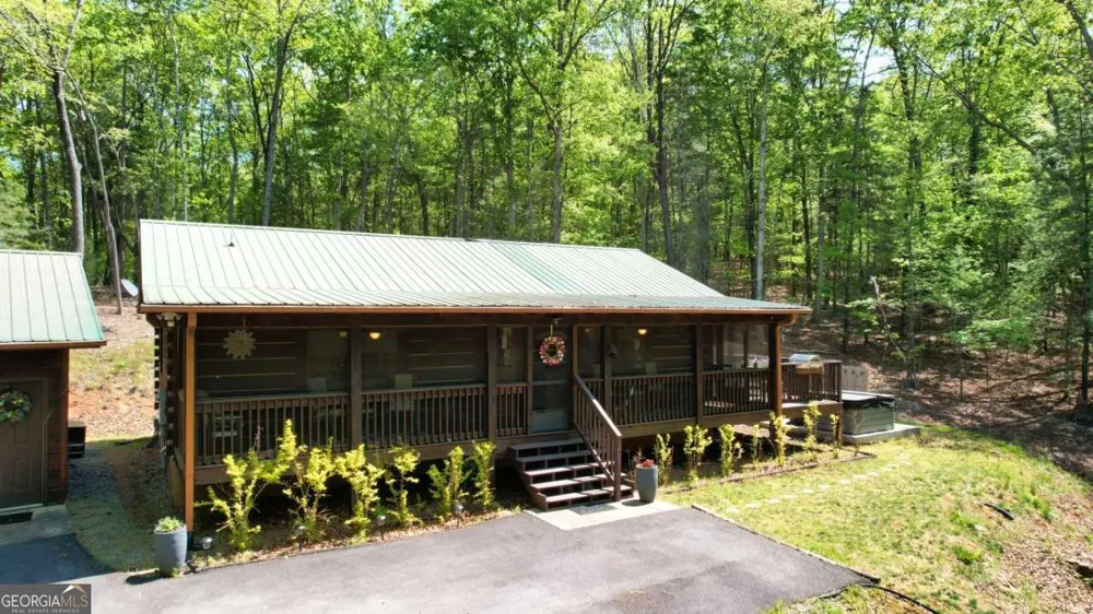 210 Shade Tree LN Mineral Bluff, GA 30559