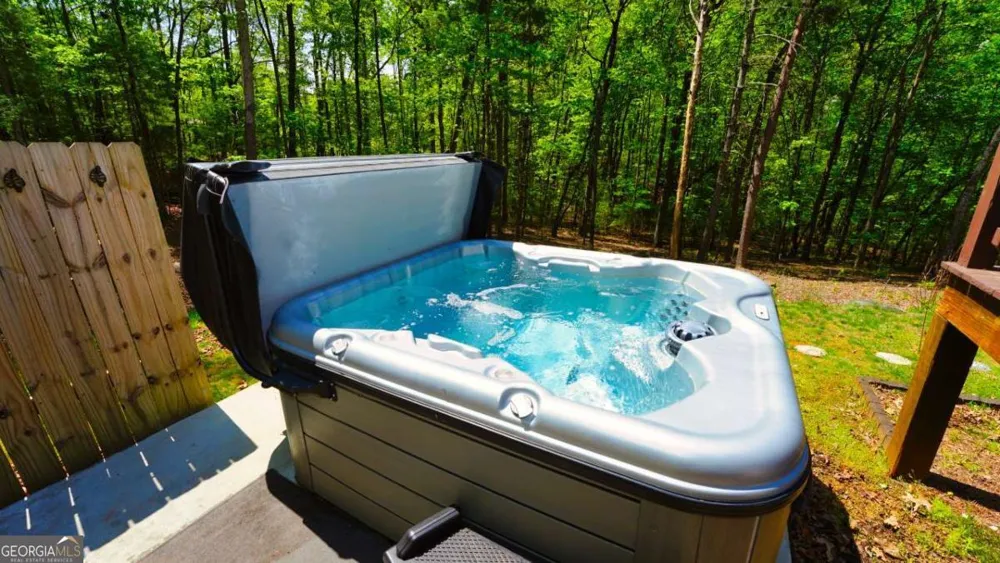210 Shade Tree LN Mineral Bluff, GA 30559