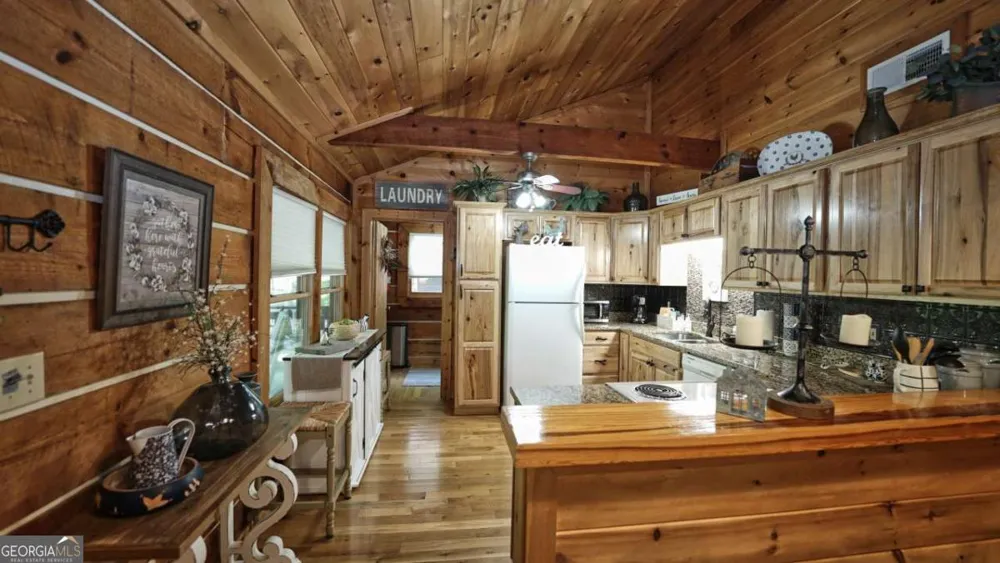 210 Shade Tree LN Mineral Bluff, GA 30559