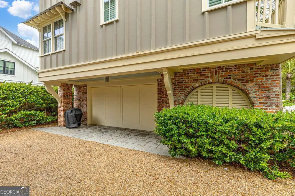 17 Sea Oats LN St. Simons, GA 31522