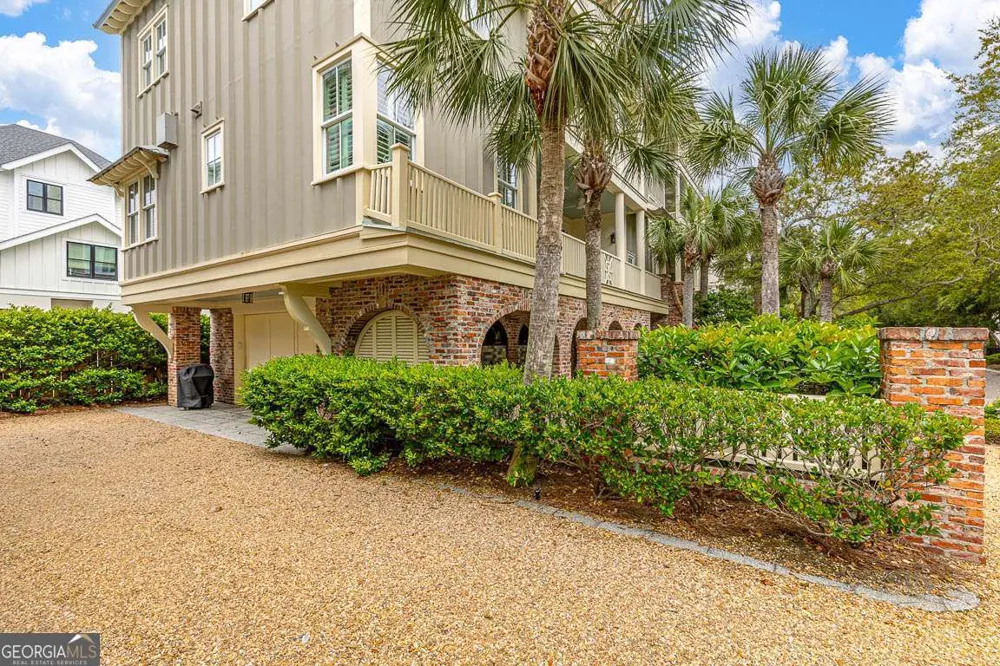 17 Sea Oats LN St. Simons, GA 31522