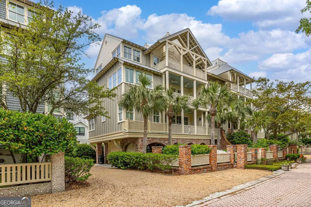 17 Sea Oats LN St. Simons, GA 31522