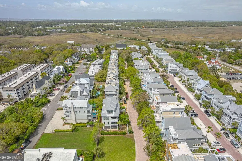 17 Sea Oats LN St. Simons, GA 31522