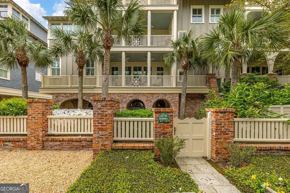 17 Sea Oats LN St. Simons, GA 31522