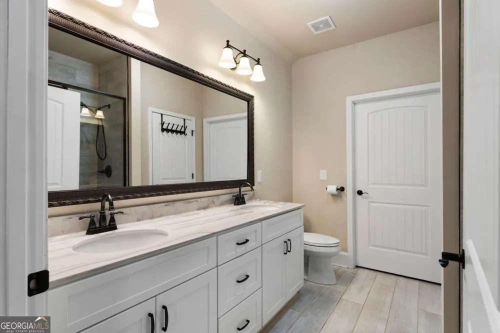 6 William DR NE White, GA 30184