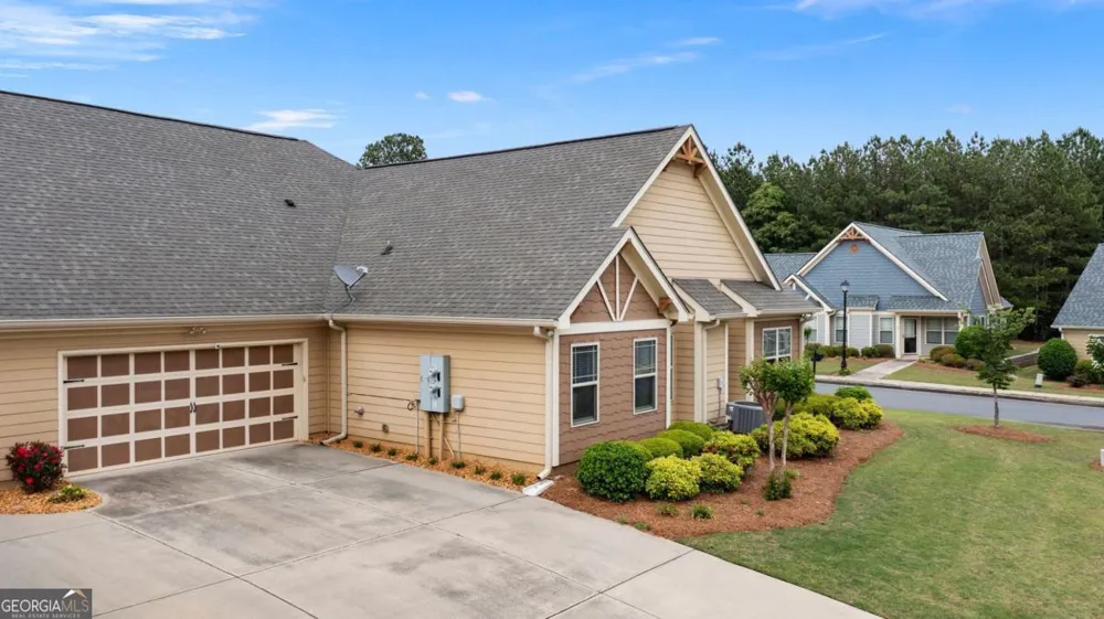 6 William DR NE White, GA 30184