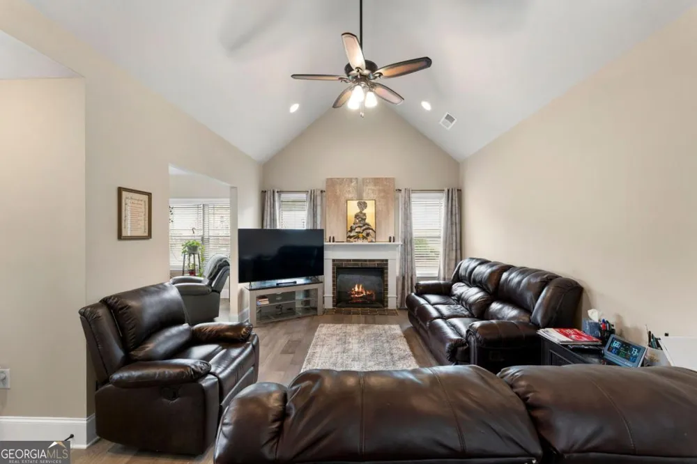6 William DR NE White, GA 30184