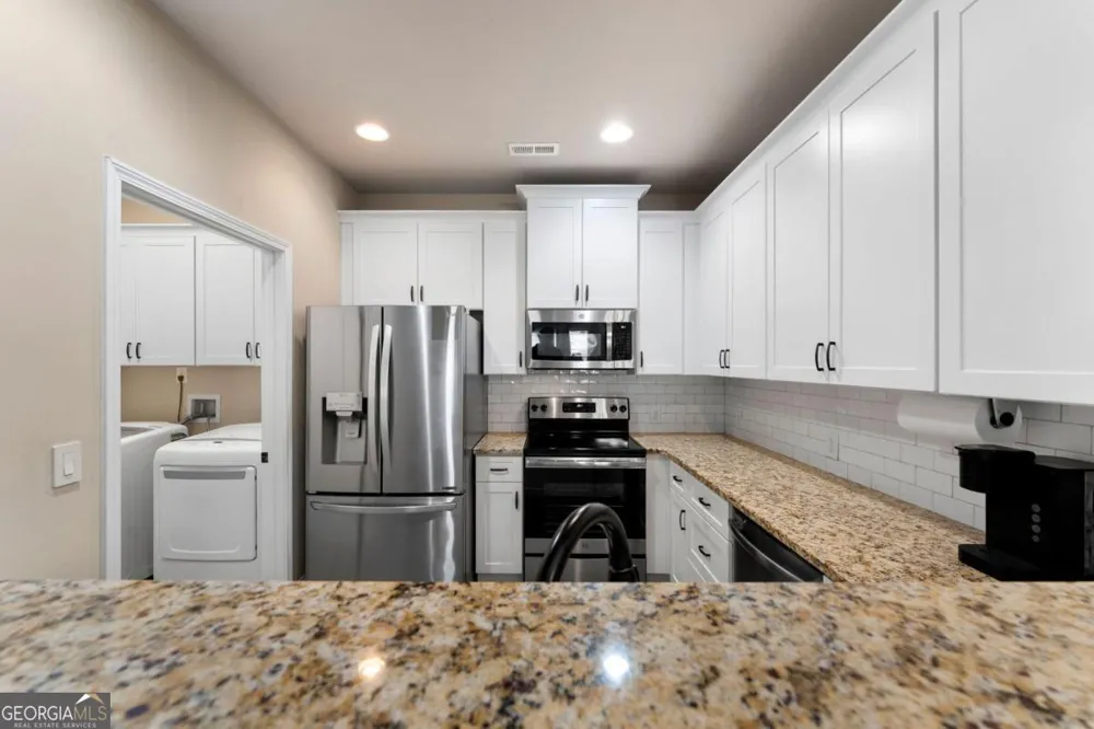 6 William DR NE White, GA 30184