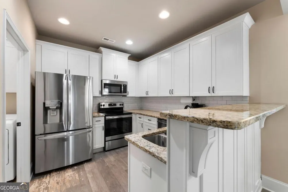 6 William DR NE White, GA 30184