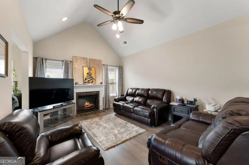 6 William DR NE White, GA 30184