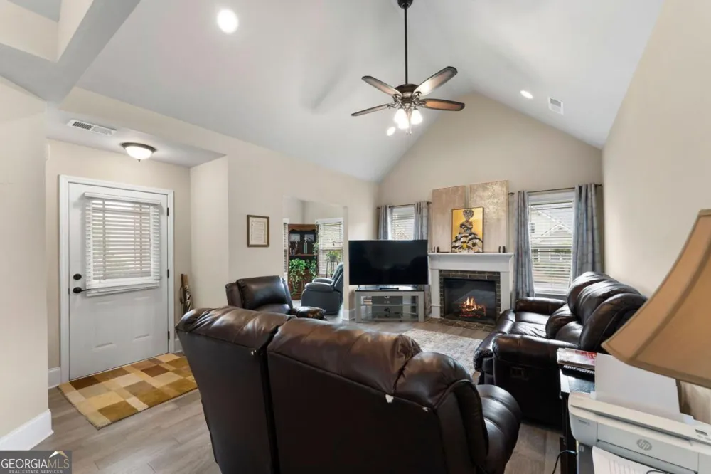 6 William DR NE White, GA 30184
