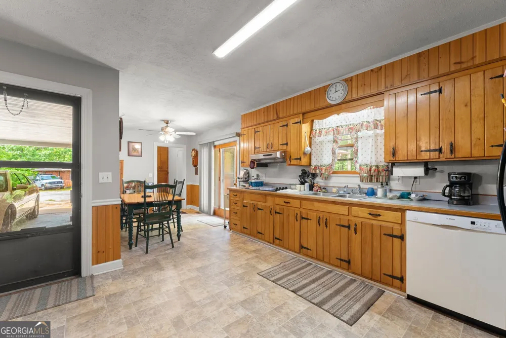 4508 Dicks Hill PKWY Mount Airy, GA 30563