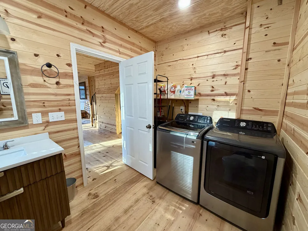 881 Mule Branch RD Helen, GA 30545