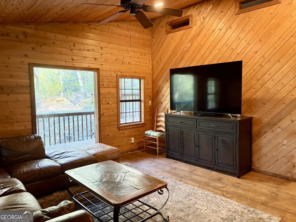 881 Mule Branch RD Helen, GA 30545