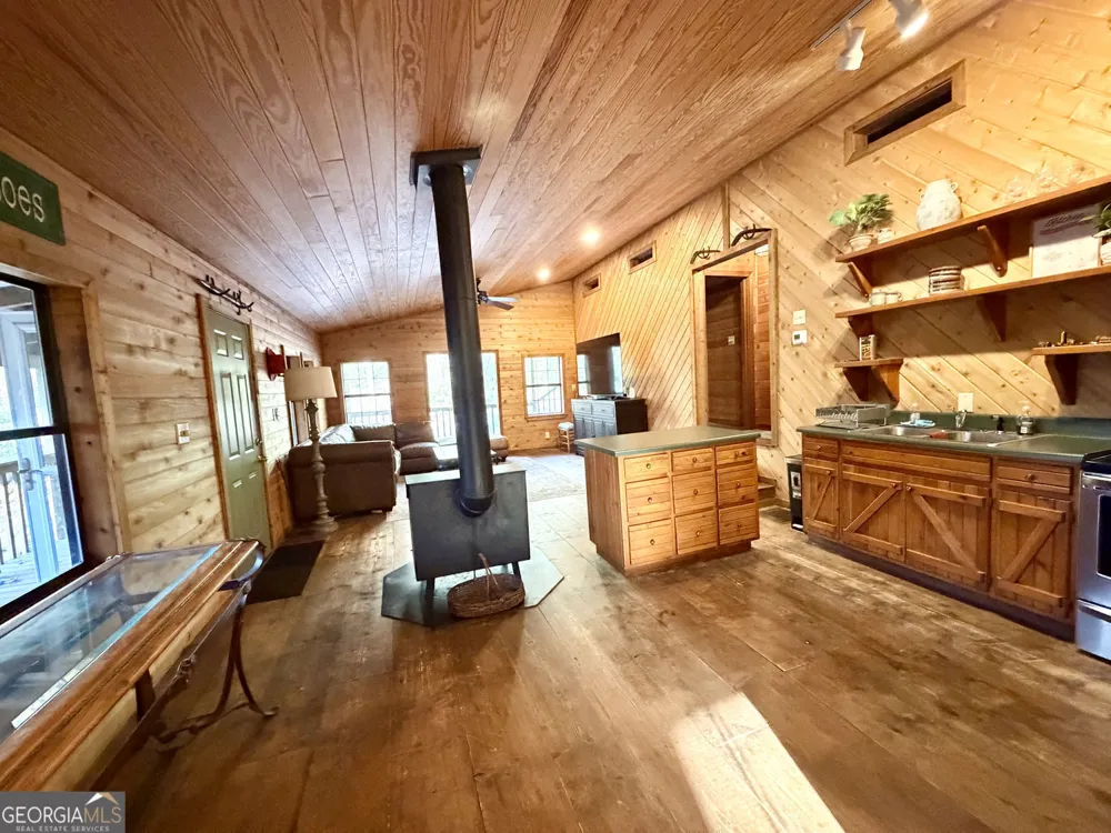 881 Mule Branch RD Helen, GA 30545