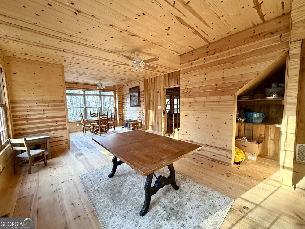 881 Mule Branch RD Helen, GA 30545