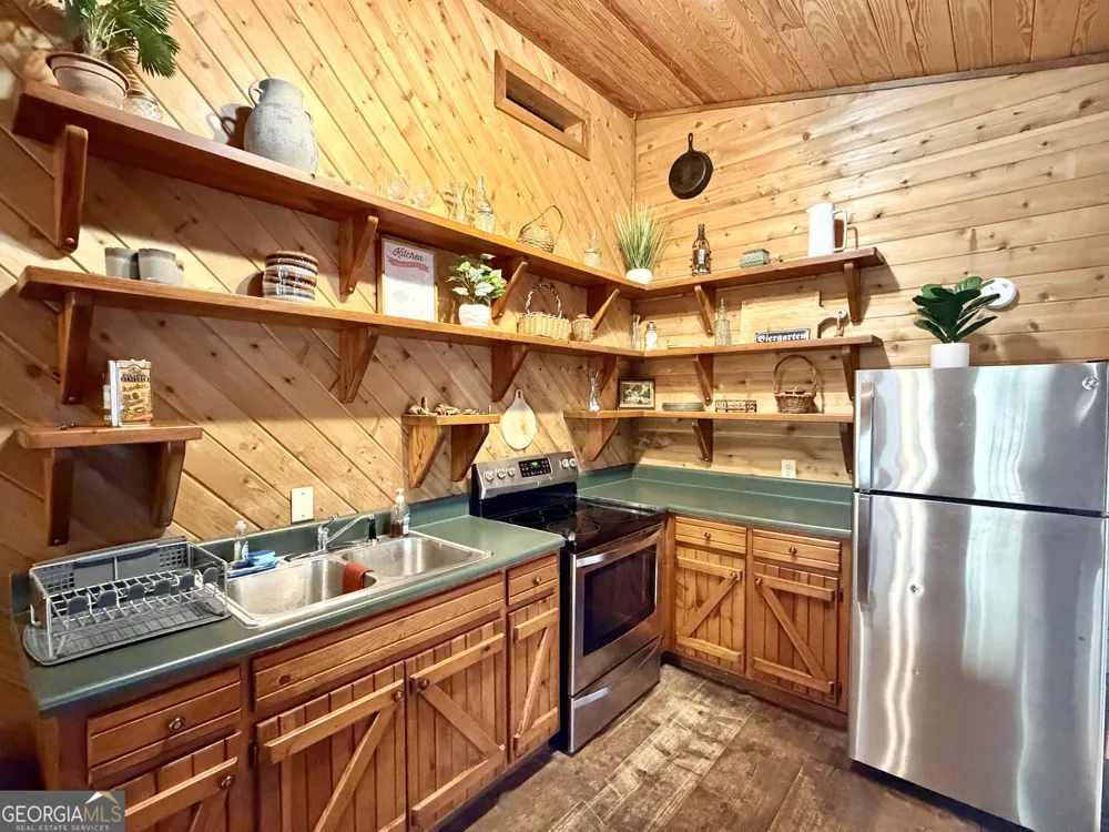 881 Mule Branch RD Helen, GA 30545