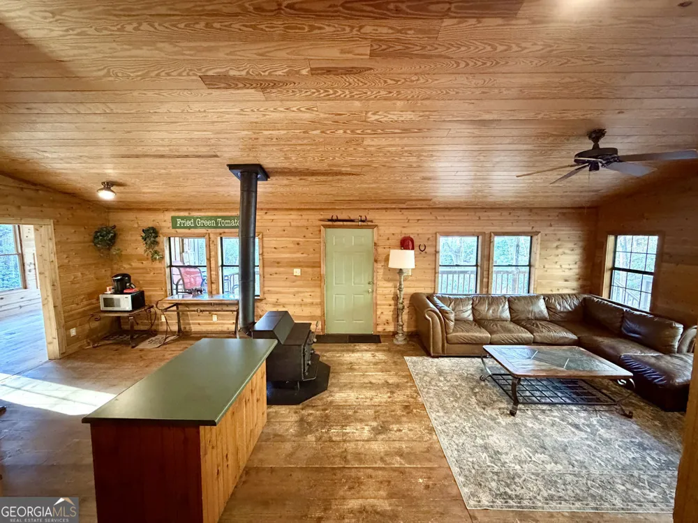 881 Mule Branch RD Helen, GA 30545