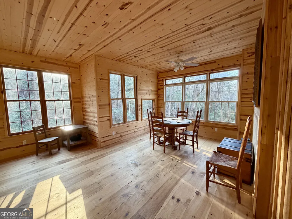 881 Mule Branch RD Helen, GA 30545