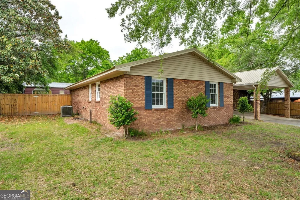 111 Weaver RD Warner Robins, GA 31093