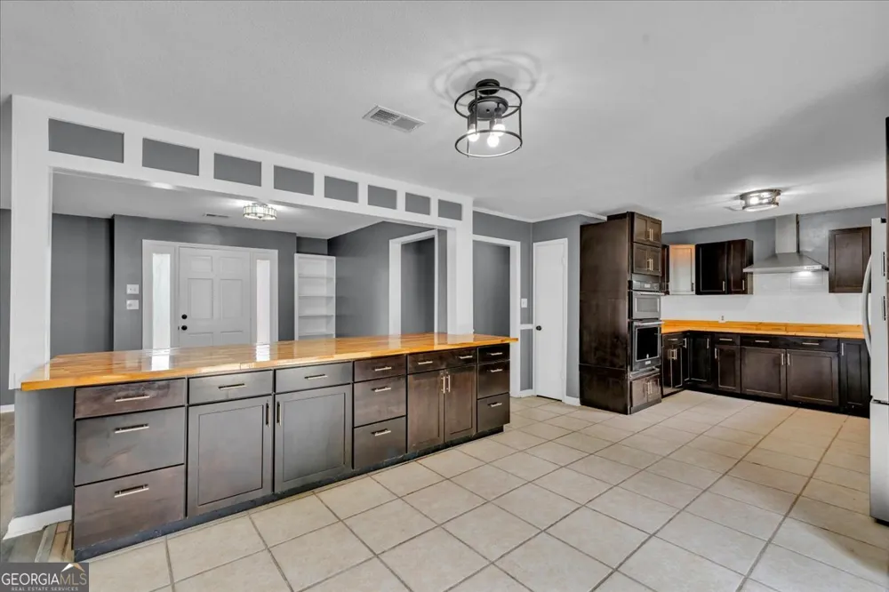111 Weaver RD Warner Robins, GA 31093