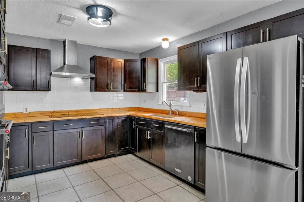 111 Weaver RD Warner Robins, GA 31093