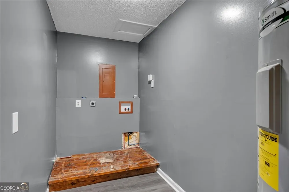 111 Weaver RD Warner Robins, GA 31093