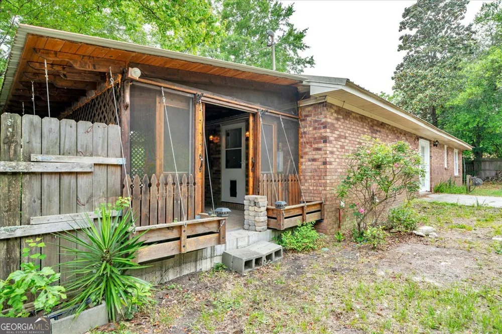 111 Weaver RD Warner Robins, GA 31093