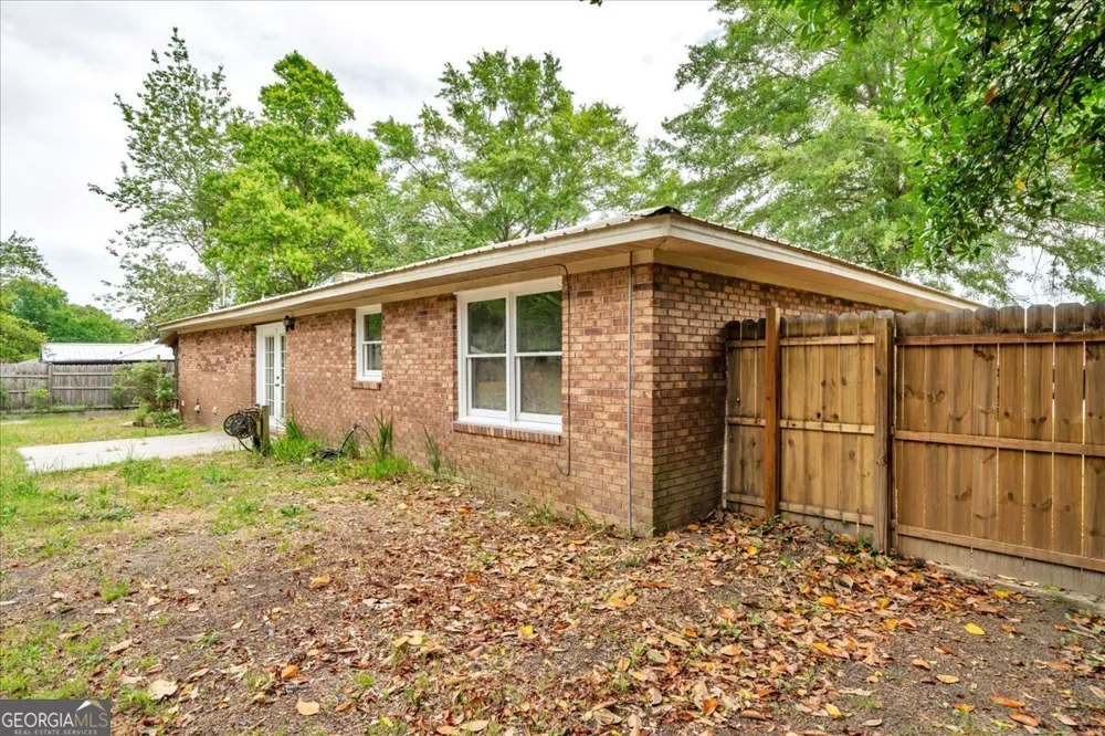 111 Weaver RD Warner Robins, GA 31093