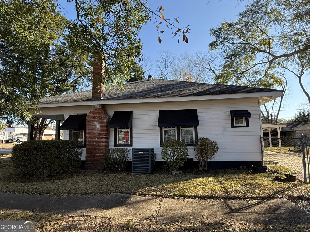 1358 1st AVE Rochelle, GA 31079