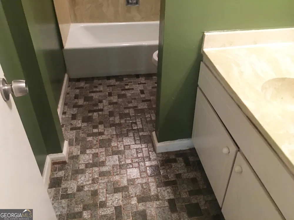 5918 Sutcliff SQ Lithonia, GA 30058