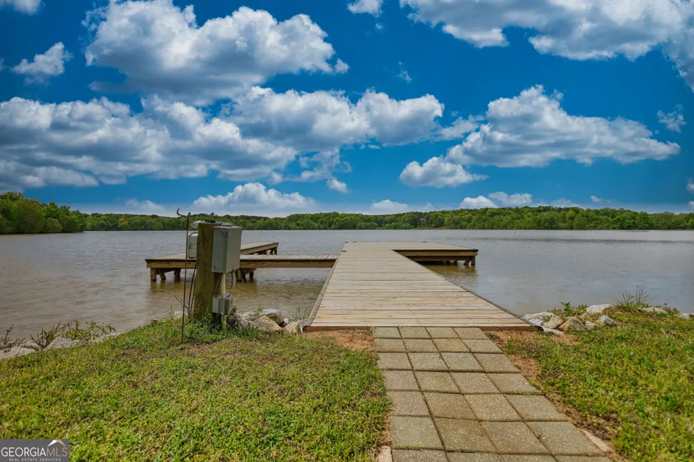 1031 Shoreline DR Madison, GA 30650