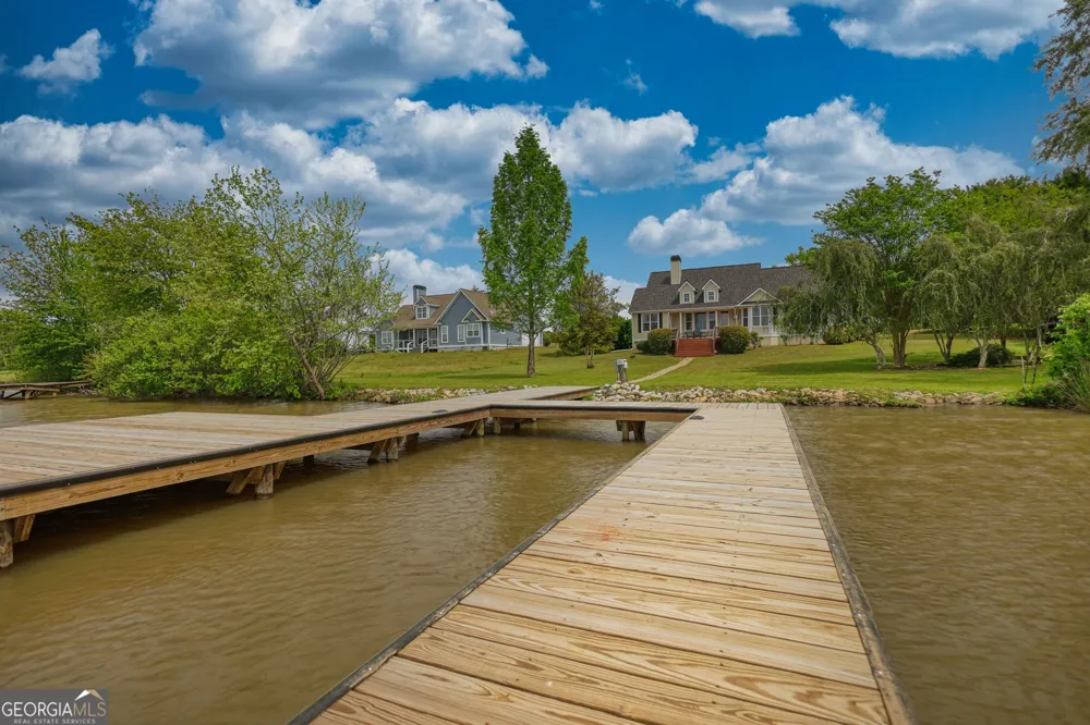 1031 Shoreline DR Madison, GA 30650