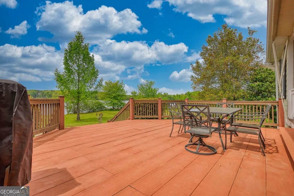 1031 Shoreline DR Madison, GA 30650