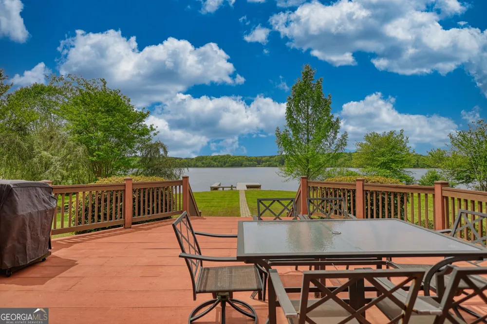 1031 Shoreline DR Madison, GA 30650