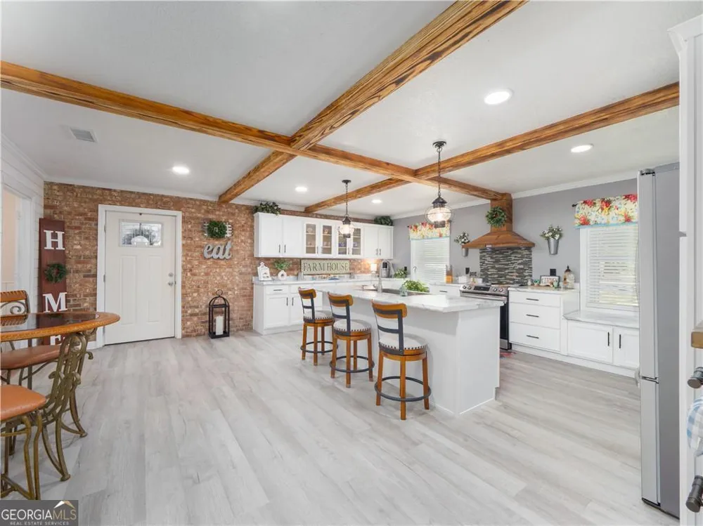 2075 Sylvia LN Waycross, GA 31503