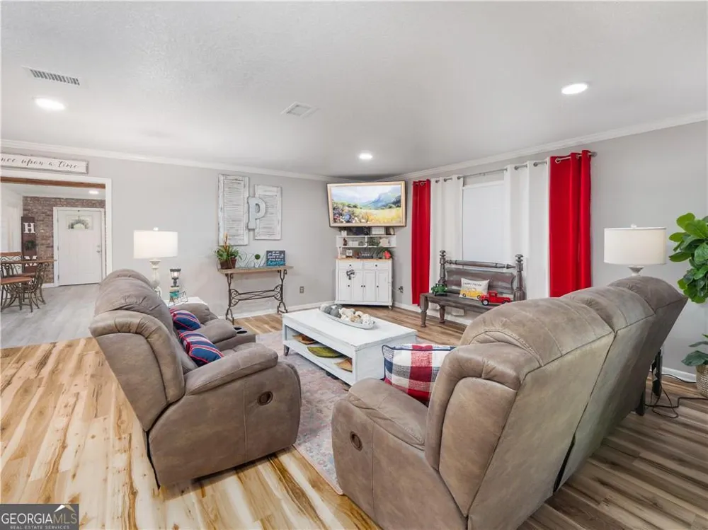 2075 Sylvia LN Waycross, GA 31503