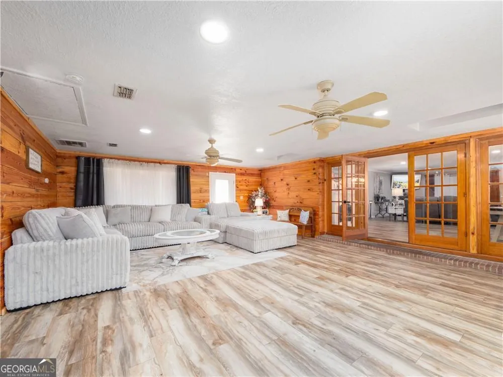 2075 Sylvia LN Waycross, GA 31503