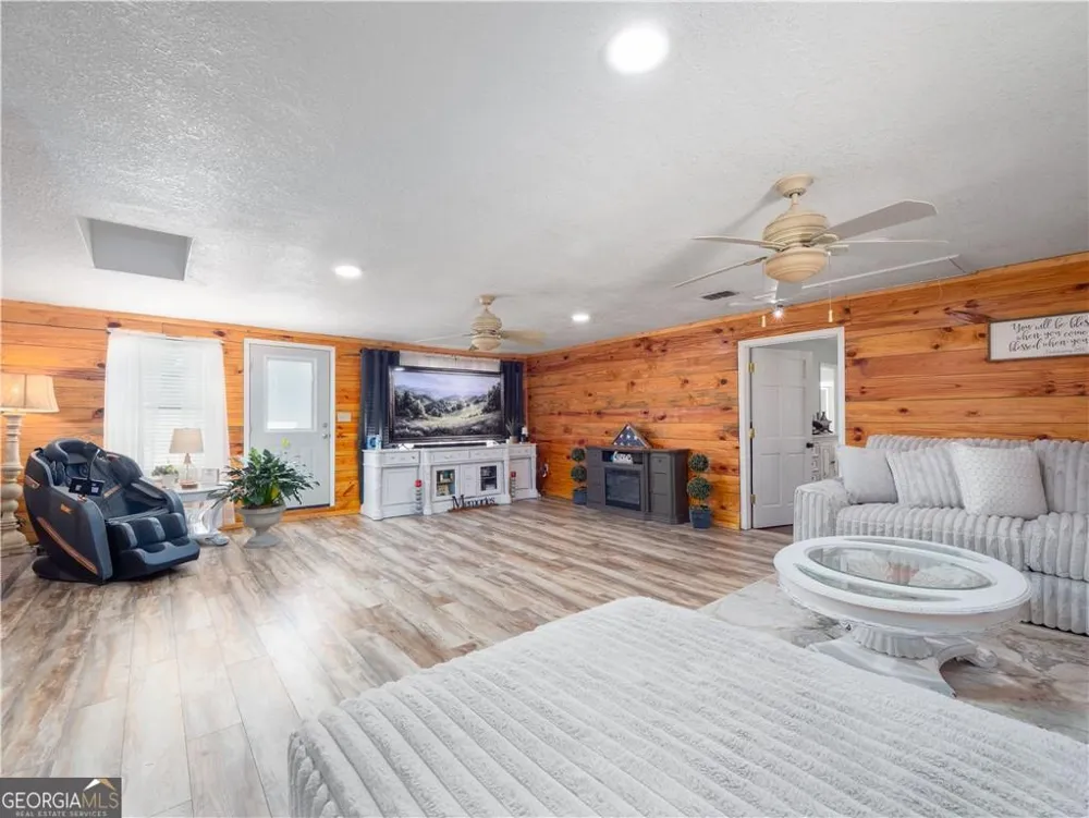2075 Sylvia LN Waycross, GA 31503