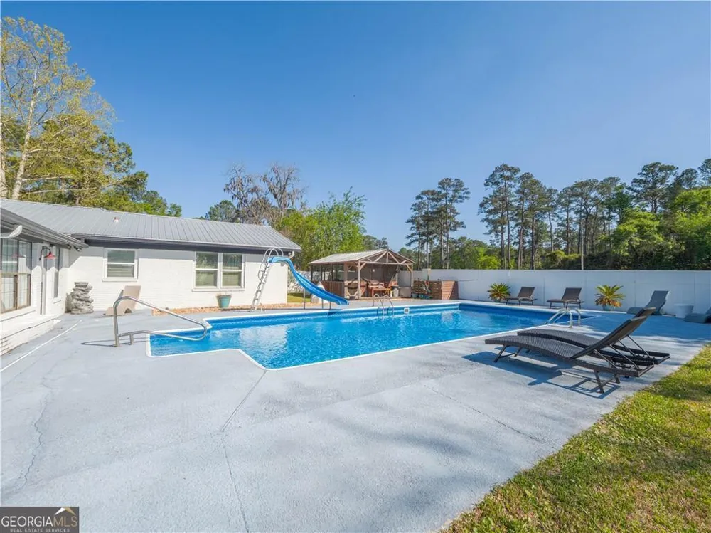 2075 Sylvia LN Waycross, GA 31503