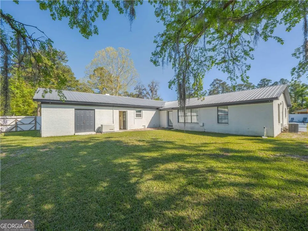 2075 Sylvia LN Waycross, GA 31503