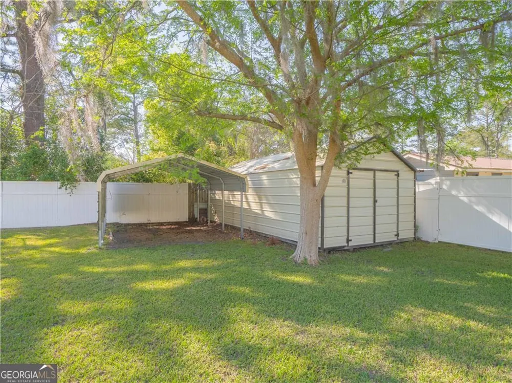 2075 Sylvia LN Waycross, GA 31503