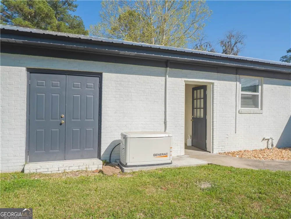 2075 Sylvia LN Waycross, GA 31503