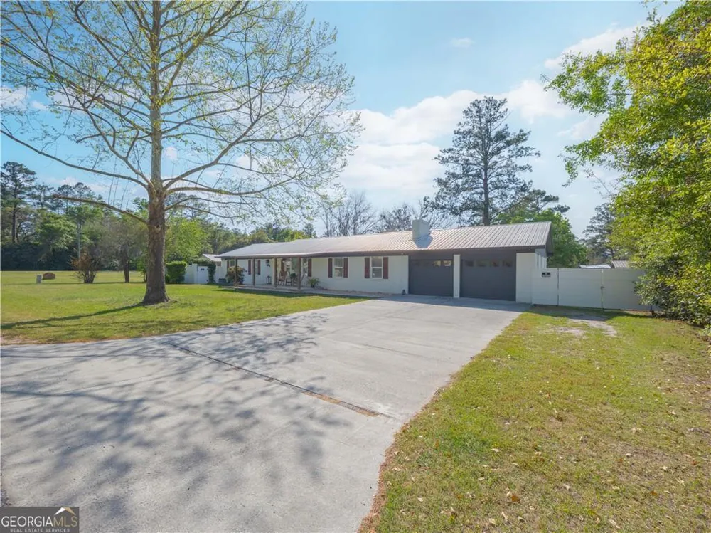 2075 Sylvia LN Waycross, GA 31503